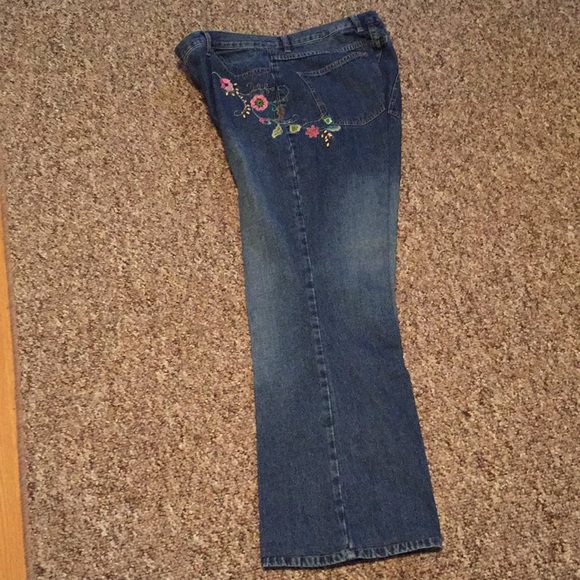 Christopher Banks embroidered 💯% Cotton Jeans - Picture 3 of 8